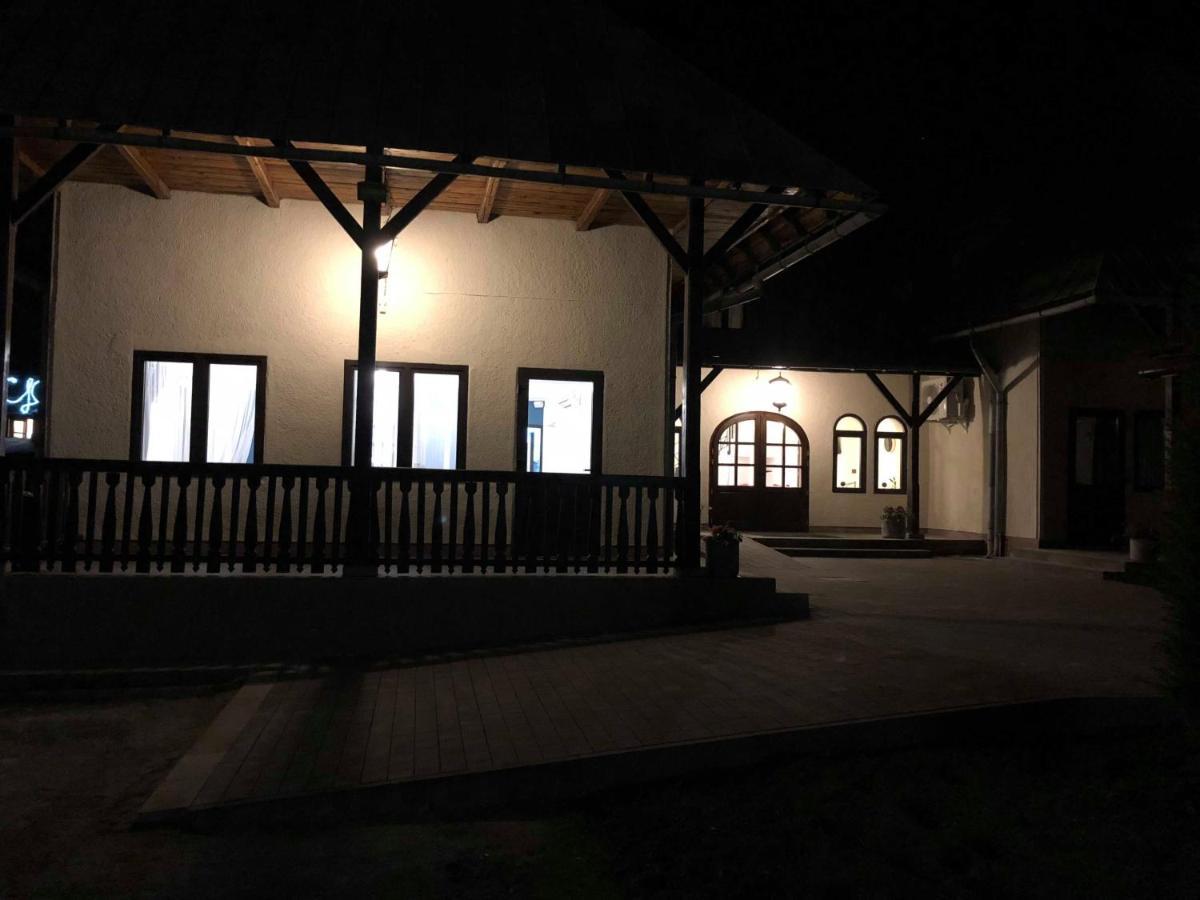 Zajazd Podzamcze 奥尔库什 外观 照片